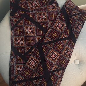 LuLa Roe TC Leggings in Dark Plum Tribal